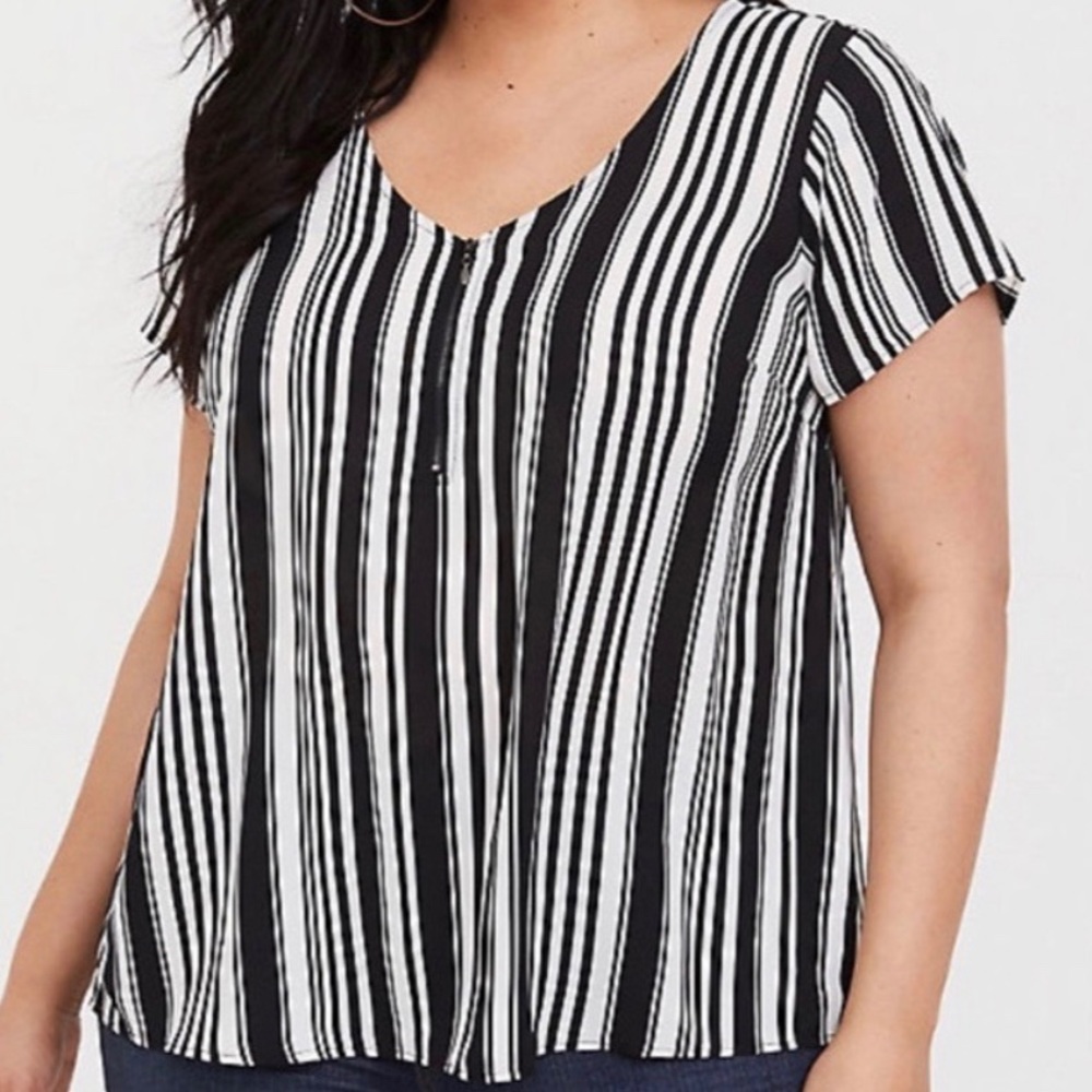 Torrid- Fab black and white strip blouse ✨